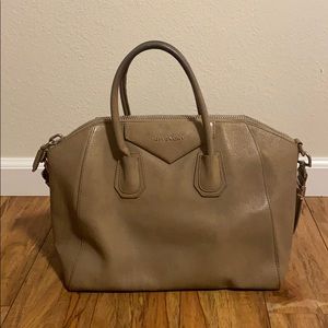 AUTHENTIC MEDIUM ANTIGONA BAG IN NUDE